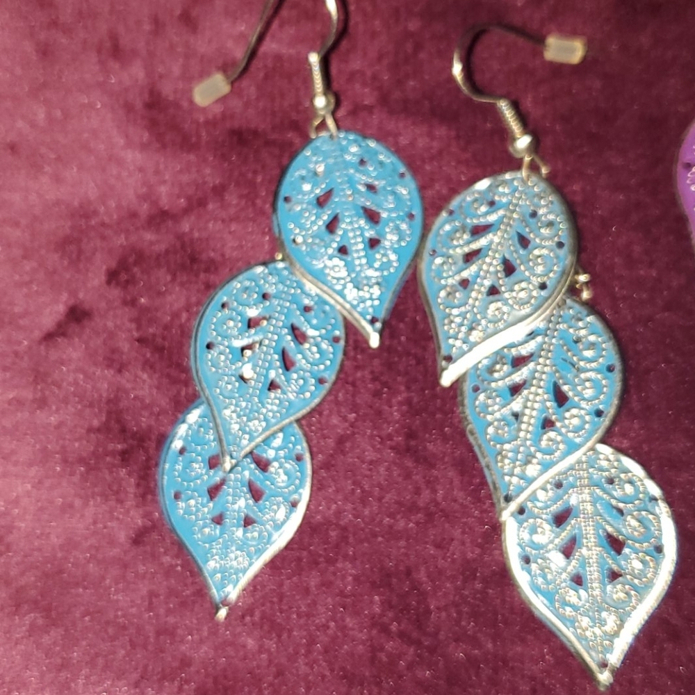 Earrings - Picture 2 of 4